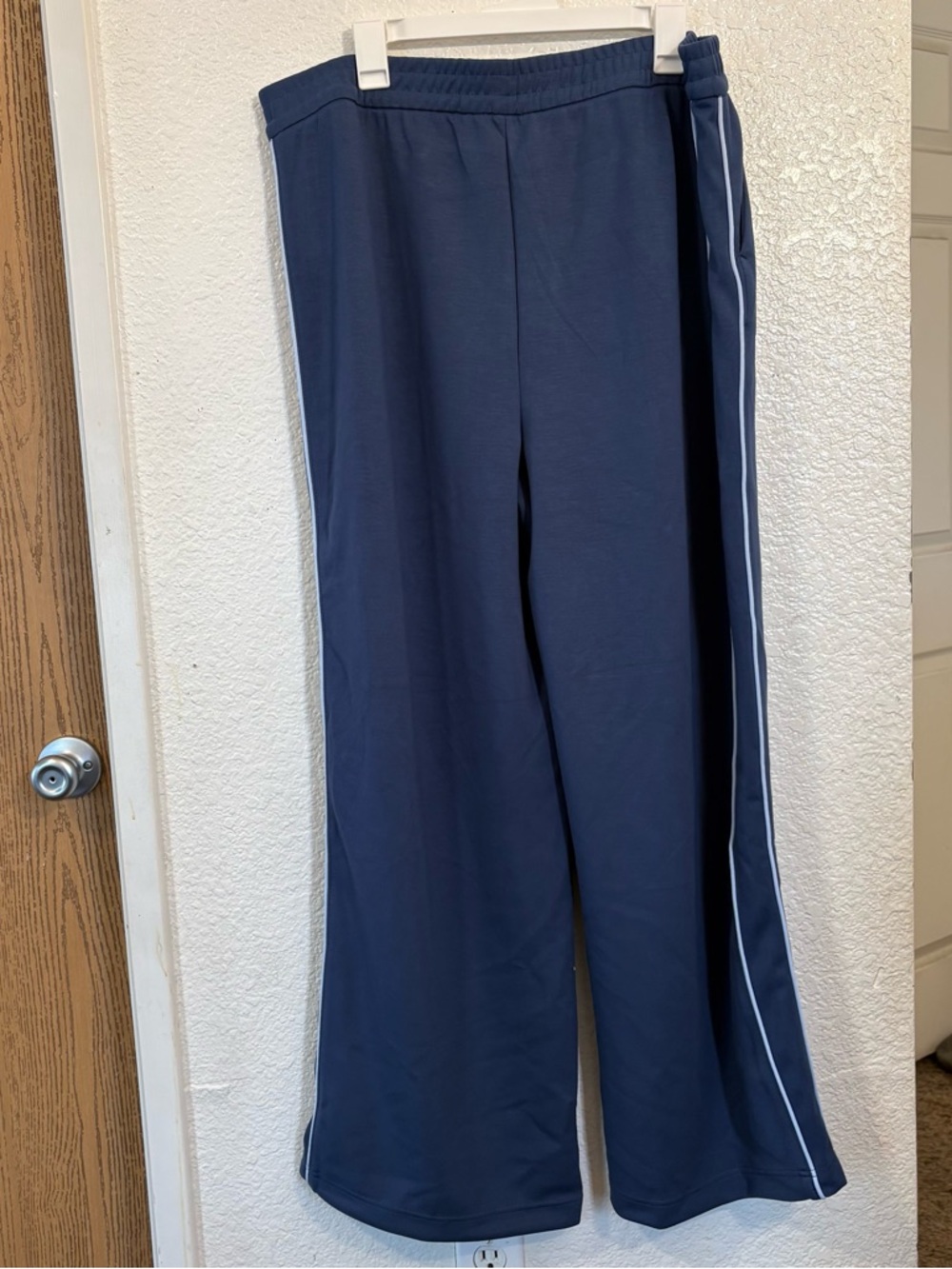 EARTH YOGA Wide Leg Sweatpants XXL Dark Denim Blue Side Piping Sustainable Yoga - Picture 3 of 3